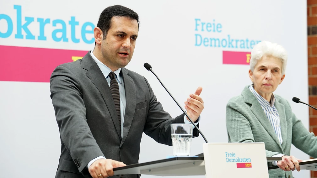 FDP-Generalsekretär Bijan Djir-Sarai und Marie-Agnes Strack-Zimmermann, Spitzenkandidatin der FDP zur Europawahl.